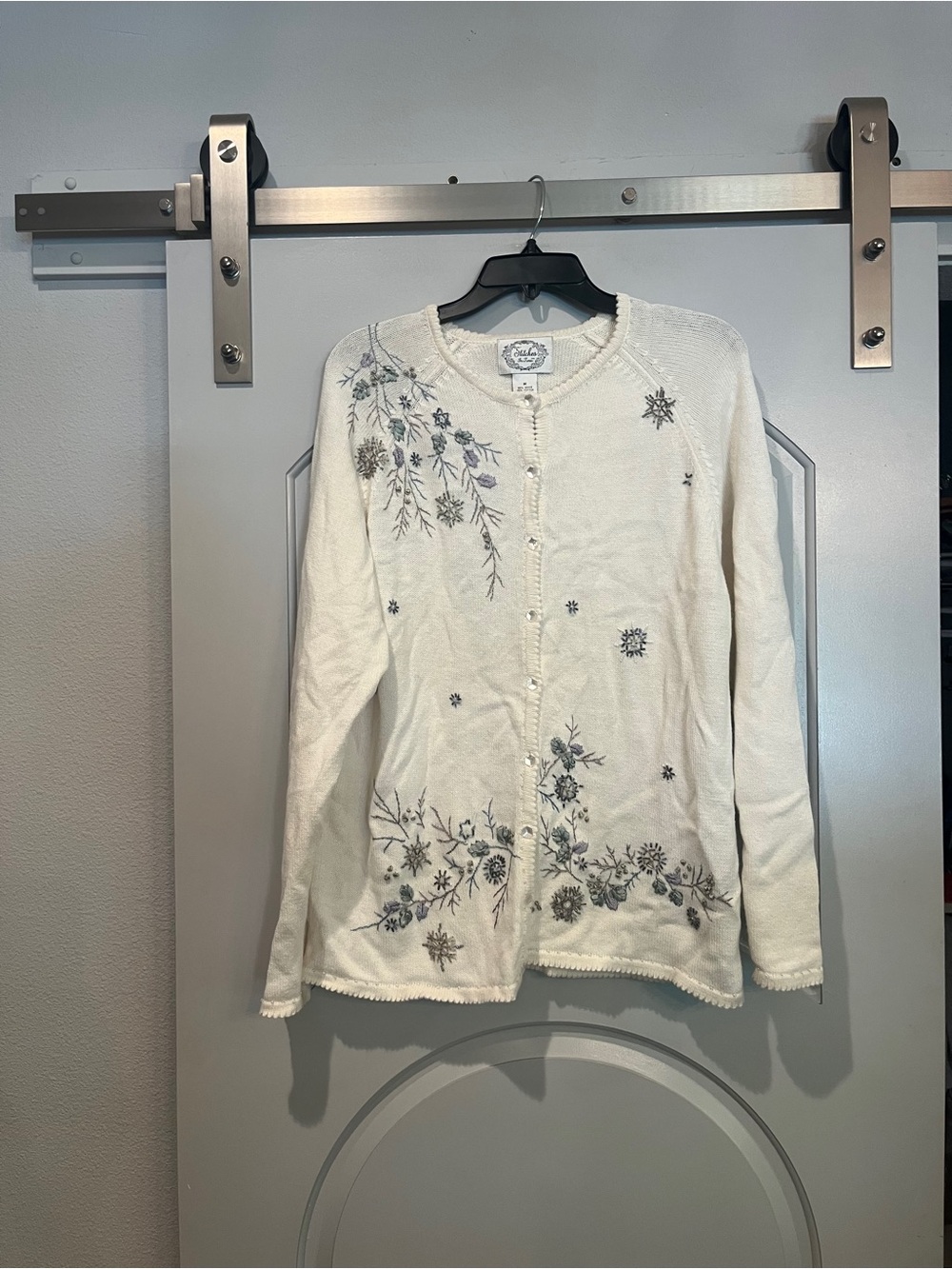 Vintage creamy White Embroidered pine & snowflake Cardigan. GUC!